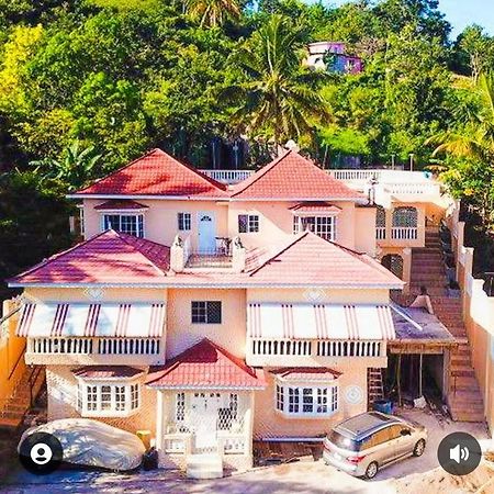 Lion'S View Bed & Breakfast แมนเดอวิลล์ ภายนอก รูปภาพ